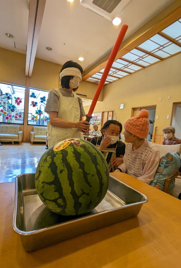 5月の行事ではフロア対抗戦の玉入れ行事を行いました。