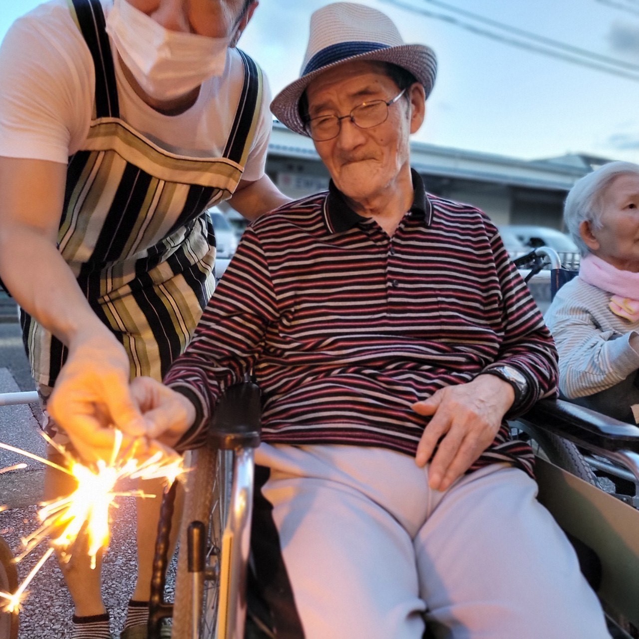 8月の行事では、誕生会と花火大会を合同で開催いたしました。