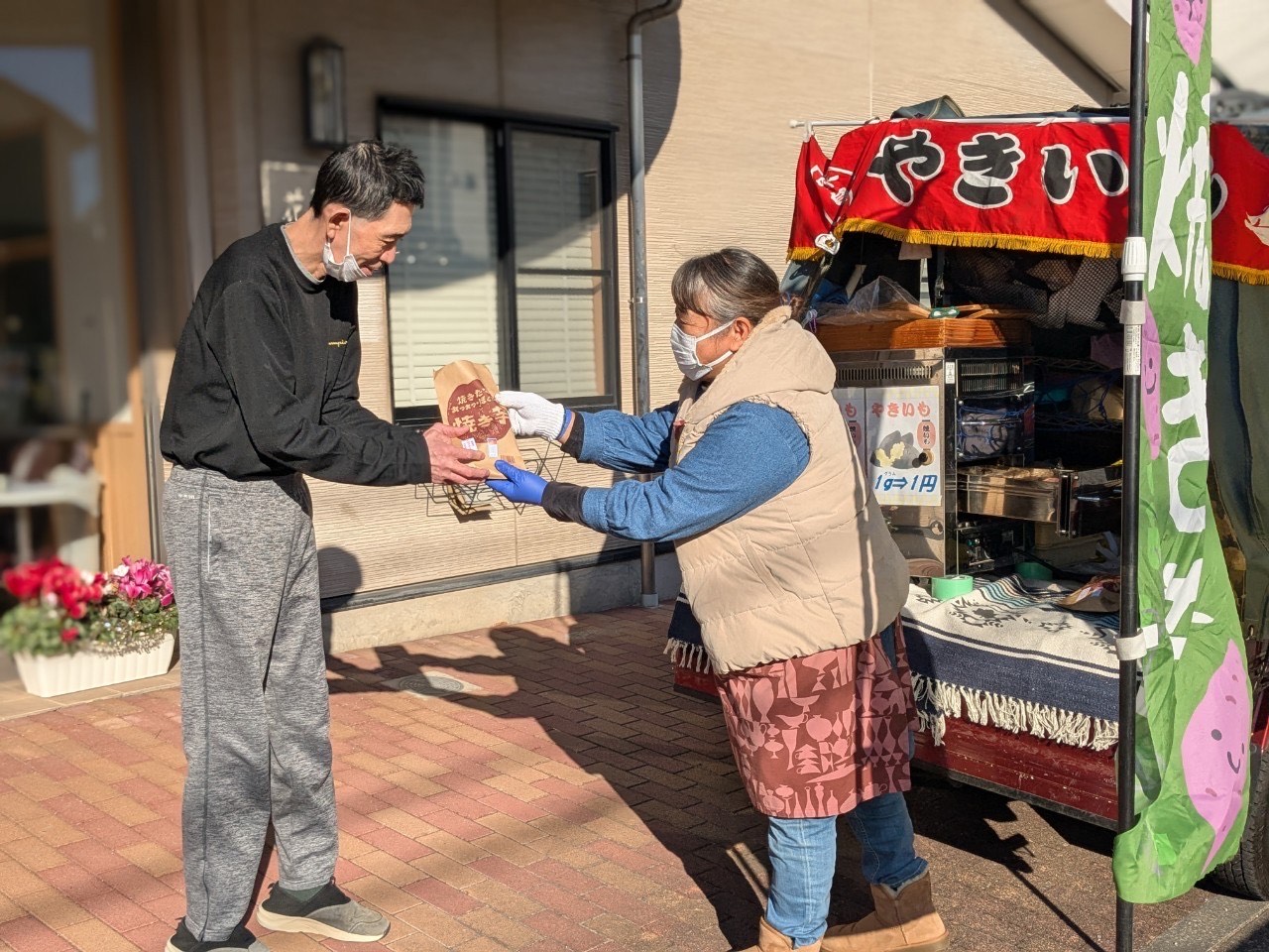 当グループホームに焼き芋屋さんがやって来ました！